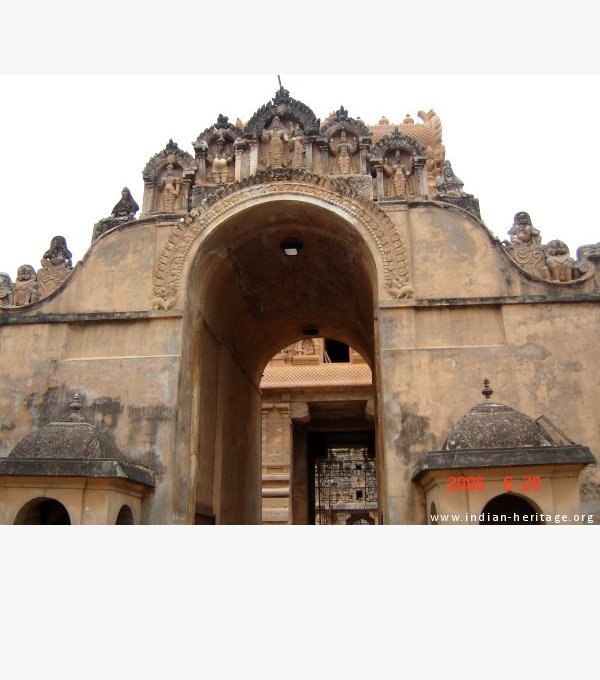 Brihadeeswarar Kovil, Thanjavur - Entrance arch